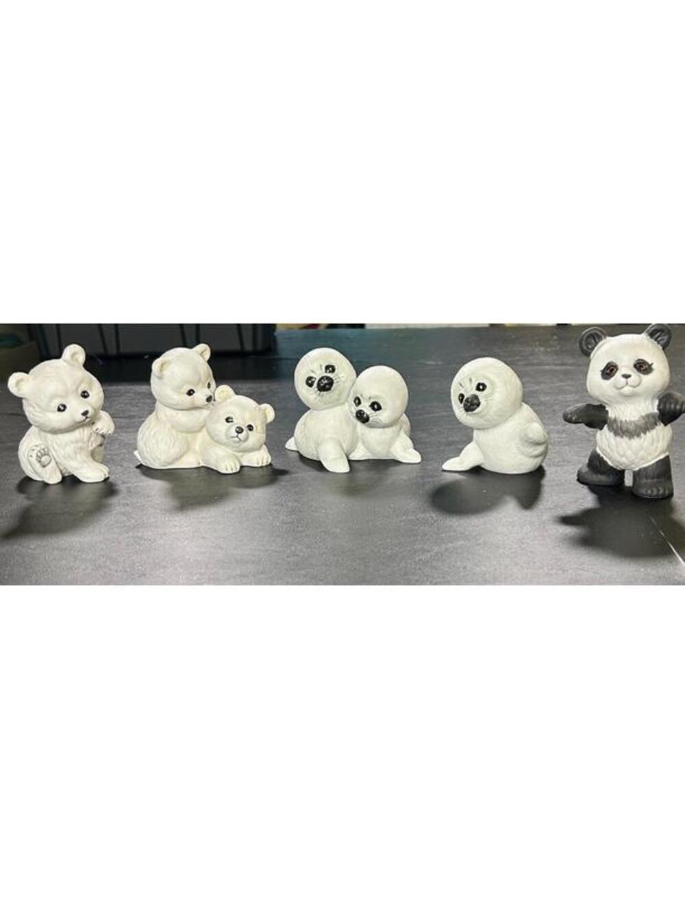 Figurines